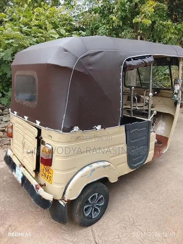 Bajaj RE 1999
