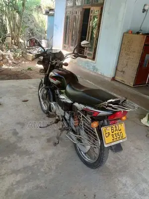 Bajaj CT100 2013