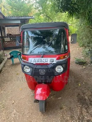 Bajaj RE 2019