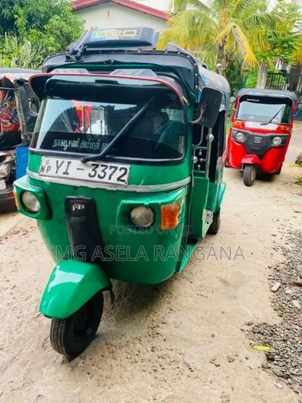 Bajaj RE 205 2011