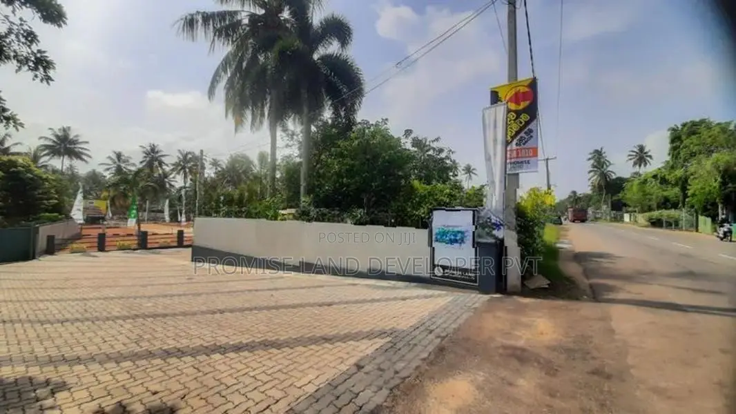 Walking Distance to Old Galle Road, Moratuwa Y31 Land