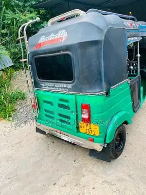 Bajaj RE 205 2011