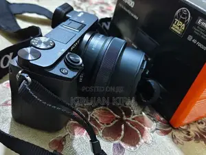Sony Alpha A6400 with 16-50mm Kit Lens