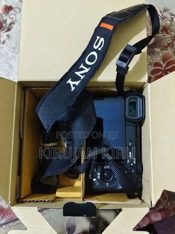 Sony Alpha A6400 with 16-50mm Kit Lens