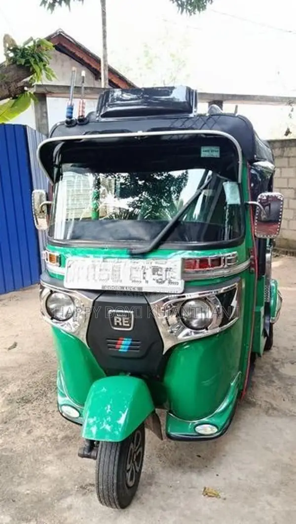Bajaj RE 2019