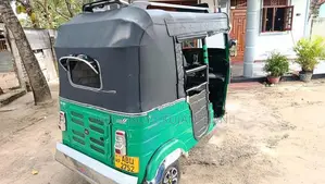 Bajaj RE 2019