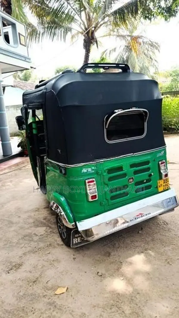 Bajaj RE 2019