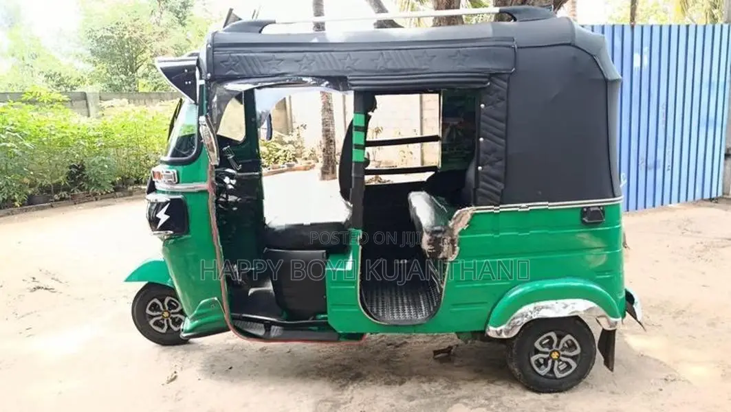 Bajaj RE 2019