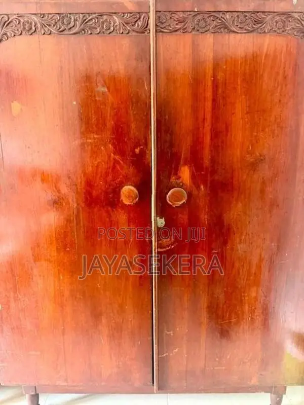 තේක්ක අල්මාරිය