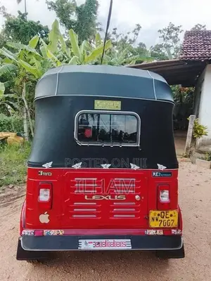 Bajaj RE 2015