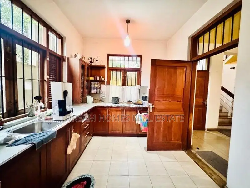 Elegant 2-Storey House for Sale – Thalawathugoda