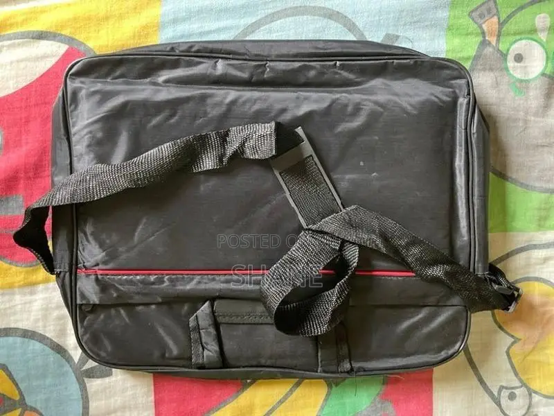 Sleek Black Laptop Bag – Stylish with Durable!