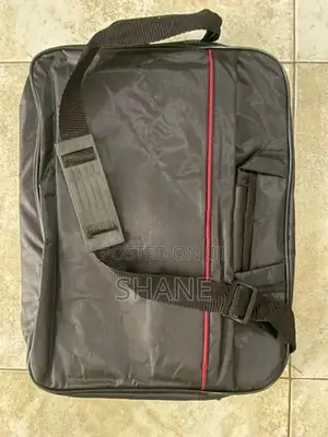 Sleek Black Laptop Bag – Stylish with Durable!