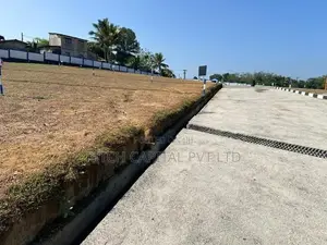 කලුඅග්ගලින් වටිනා ඉඩමක්