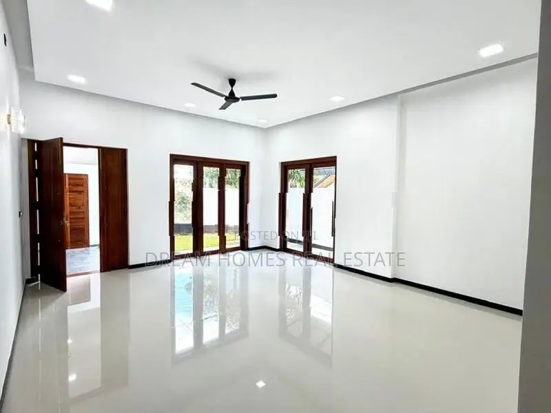 Luxury Modern 3-Storey House for Sale – Arawwala, Pannipitiya