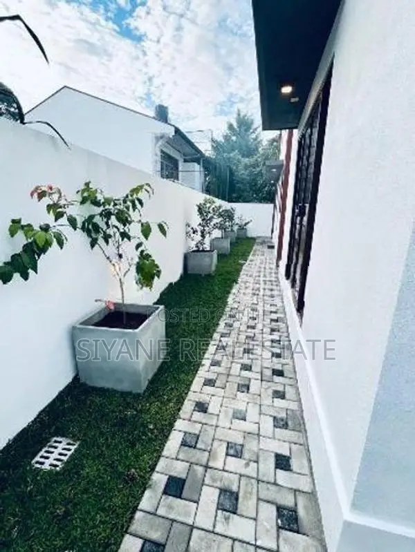 Beautiful Architecturally Designed Luxury Living In Kaduwela