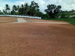 Bandaragama උයන්වත්තෙන් සුන්දර වැවකට මුහුණලා  බිම්කොටස්