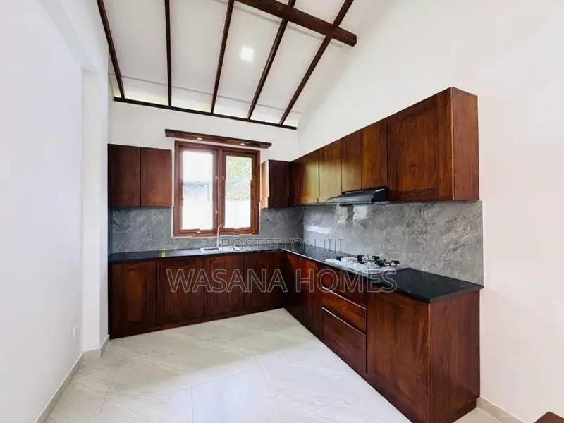 House for Sale with Teakwood Pantry Piliyandala