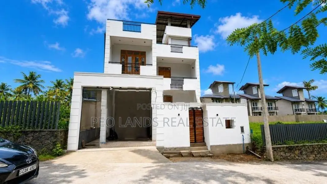 (DH1202) Newly Built Three Storey House for Sale in Kahathuduwa