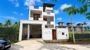 (DH1202) Newly Built Three Storey House for Sale in Kahathuduwa
