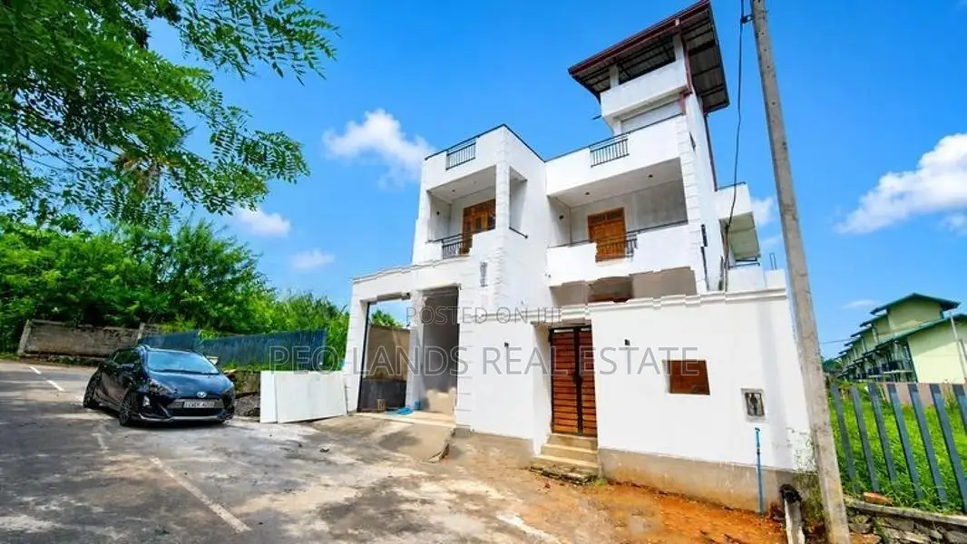 (DH1202) Newly Built Three Storey House for Sale in Kahathuduwa