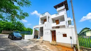 (DH1202) Newly Built Three Storey House for Sale in Kahathuduwa