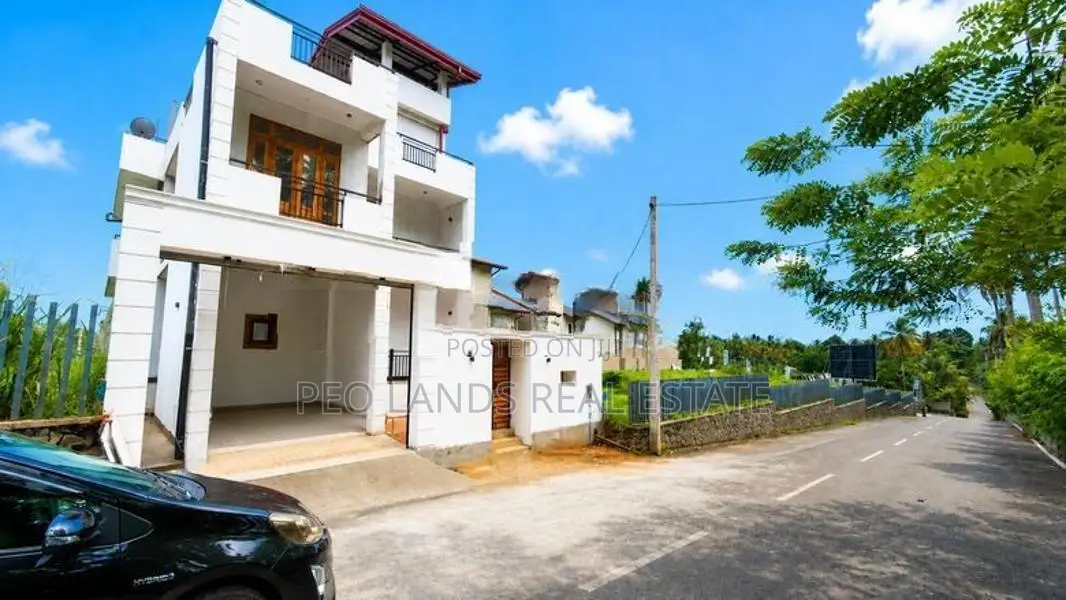 (DH1202) Newly Built Three Storey House for Sale in Kahathuduwa