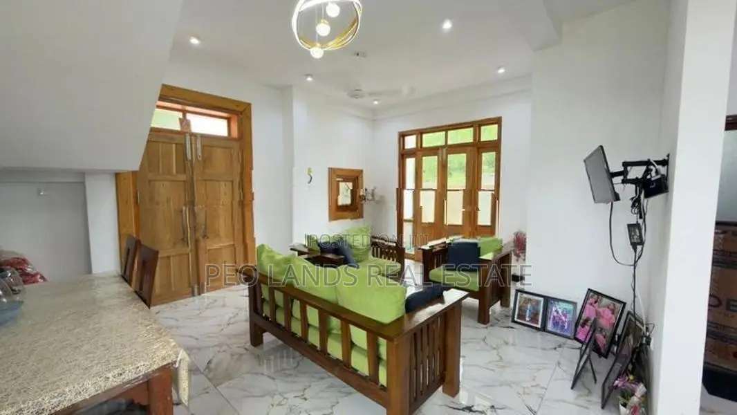 (DH1202) Newly Built Three Storey House for Sale in Kahathuduwa