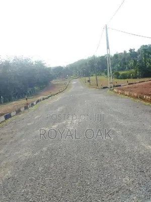 මීගොඩින් ඉඩමක්