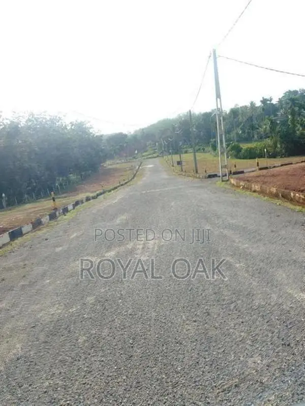 මීගොඩින් ඉඩමක්