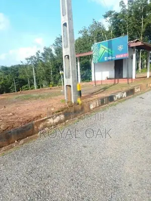 මීගොඩින් ඉඩමක්