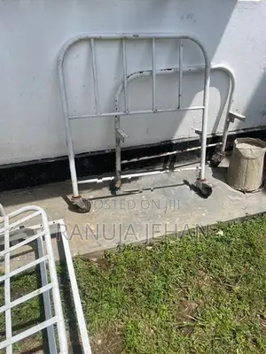 Adjustable hospital bed
