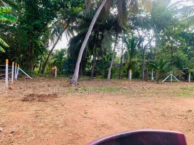 අනුරාධපුර පූජා නගරයට කිට්ටුවෙන් සින්නක්කර ඉඩම් කොටස්