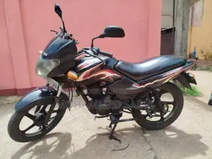 TVS Metro es 2015