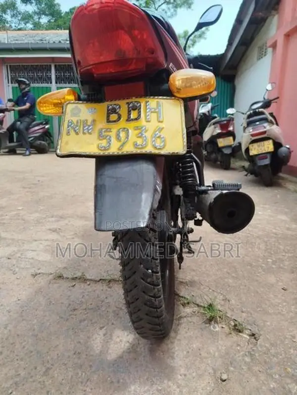 TVS Metro es 2015
