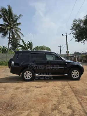 Mitsubishi Montero 2013