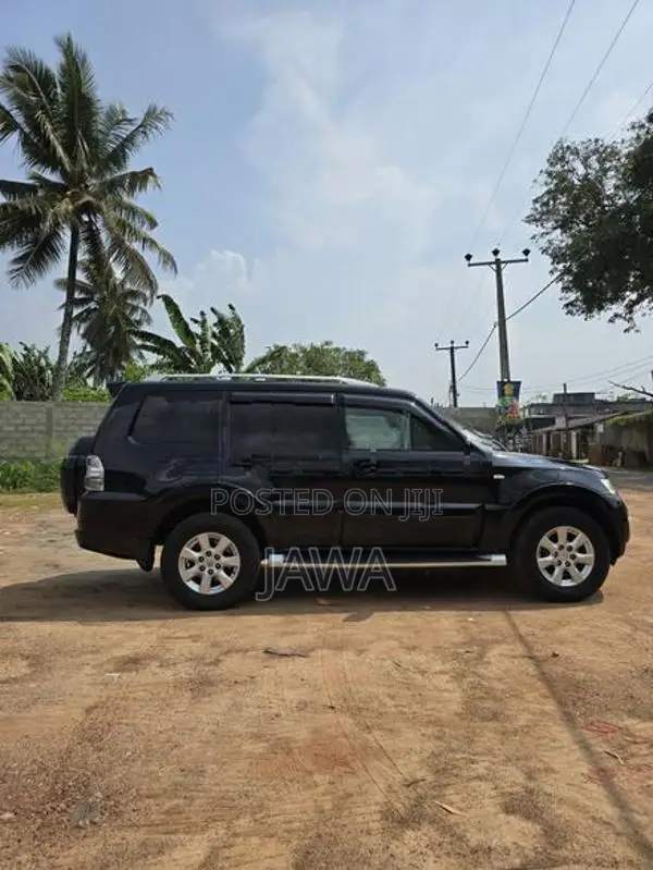 Mitsubishi Montero 2013