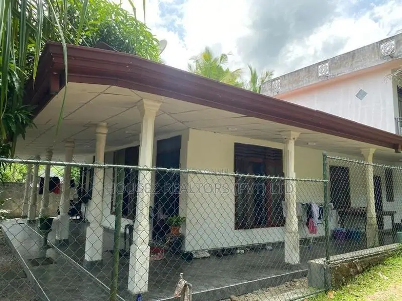 Spacious House with 15 Perches Land for Sale in Yakkala