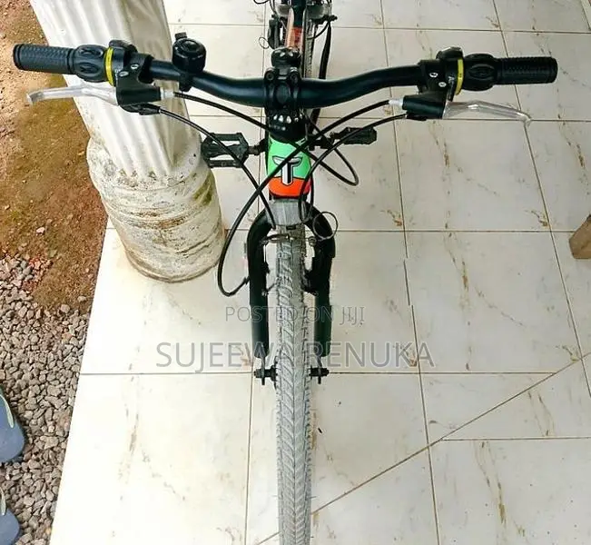 Tomahowk Riding Bicycle