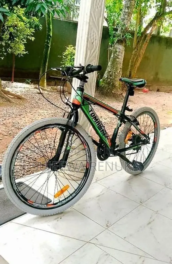 Tomahowk Riding Bicycle