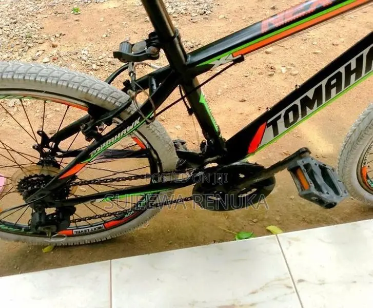 Tomahowk Riding Bicycle