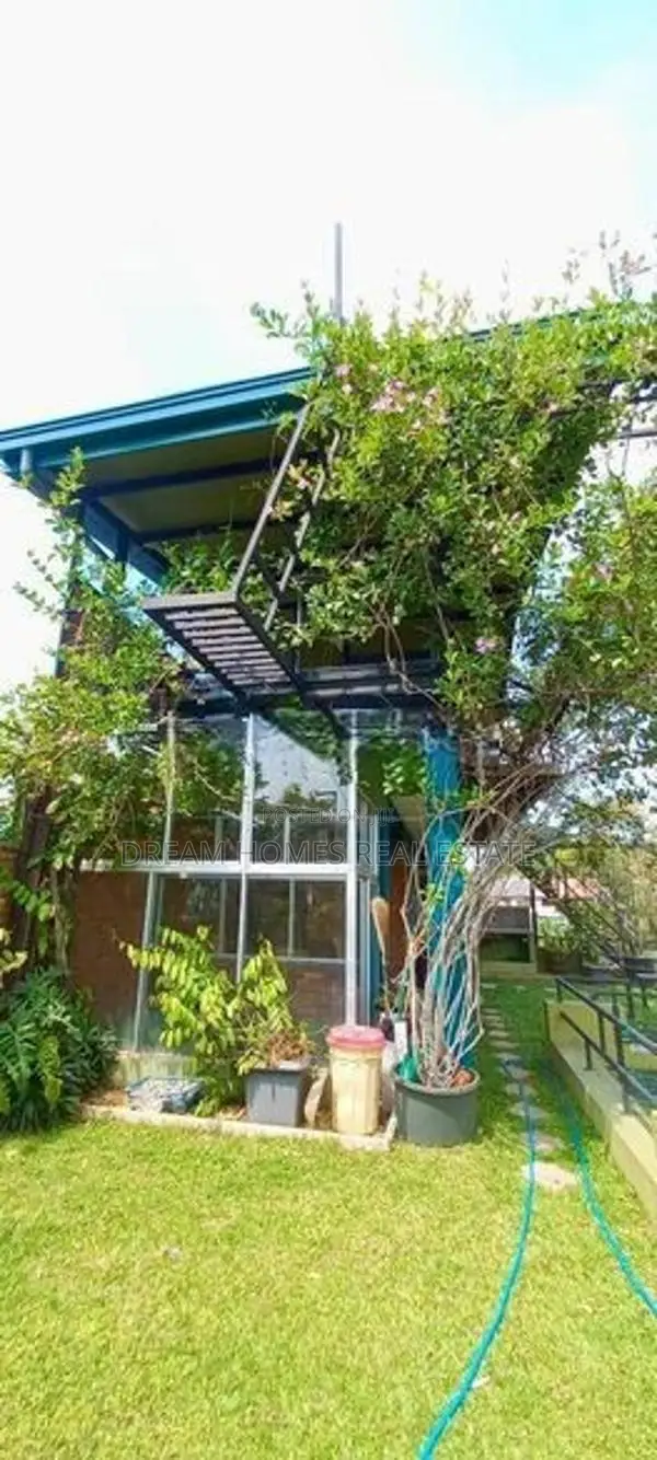 Luxurious 4BR Green Concept House with Rooftop & Studio – Battaramulla