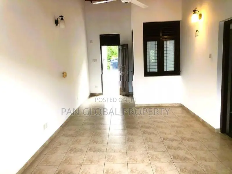 Spacious House for Sale in Rathmalana