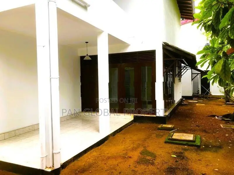Spacious House for Sale in Rathmalana