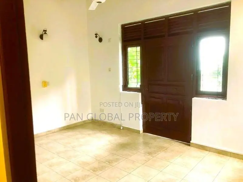 Spacious House for Sale in Rathmalana