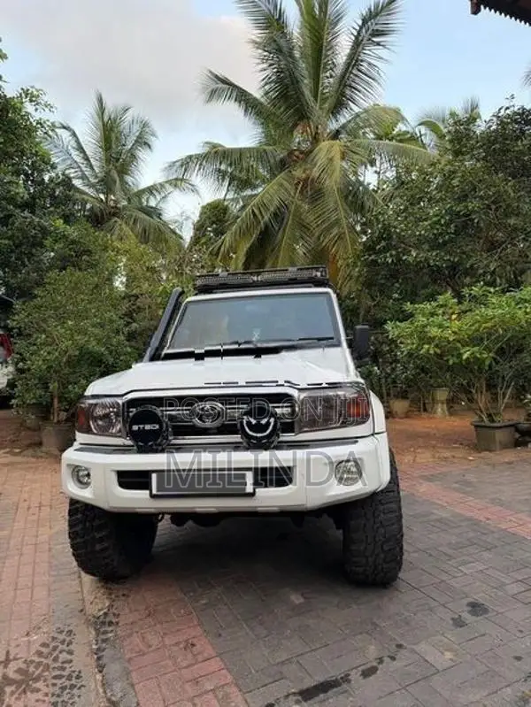 Toyota Land Cruiser 79 GXL 2020