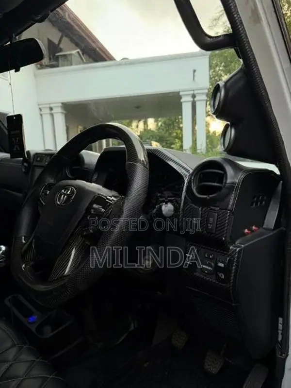 Toyota Land Cruiser 79 GXL 2020