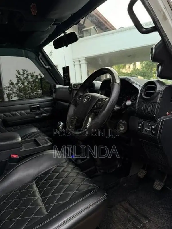 Toyota Land Cruiser 79 GXL 2020