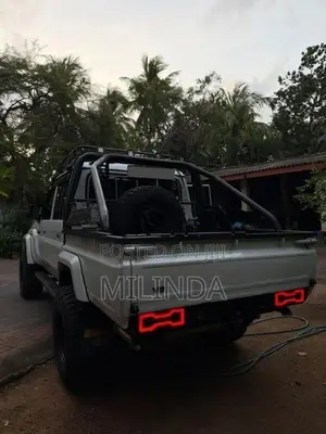 Toyota Land Cruiser 79 GXL 2020