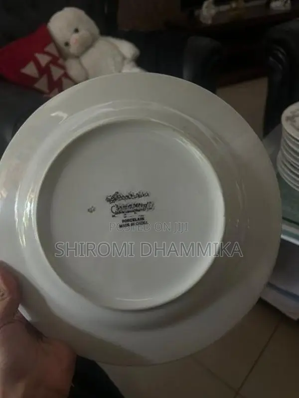 6 Plates brand new
